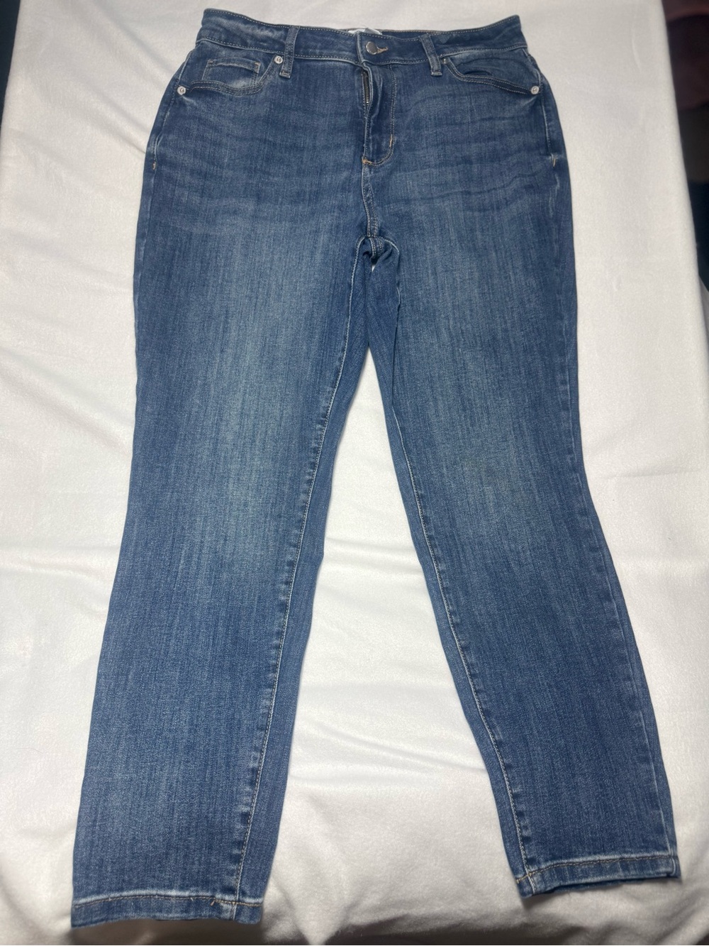 Sonoma Goods For Life Women’s Straight Leg Jeans Medium Wash